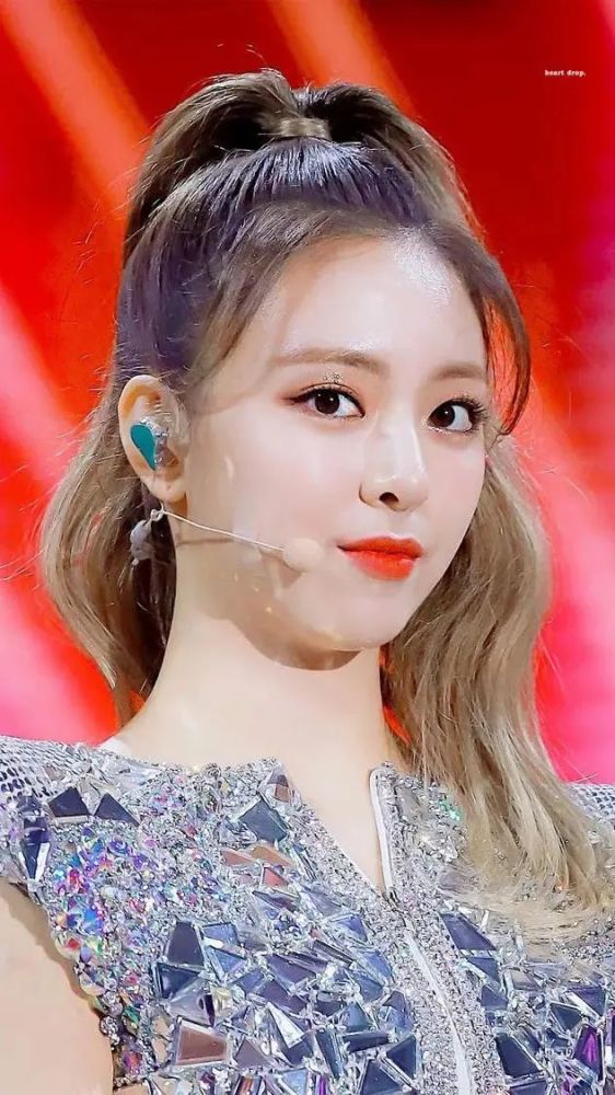 艺名有娜(yuna),2003年12月9日出生于韩国京畿道水原市,韩国女歌手