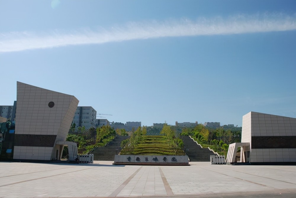 在萬州這座城市,目前有重慶三峽學院,重慶三峽醫藥高等專科學校,重慶