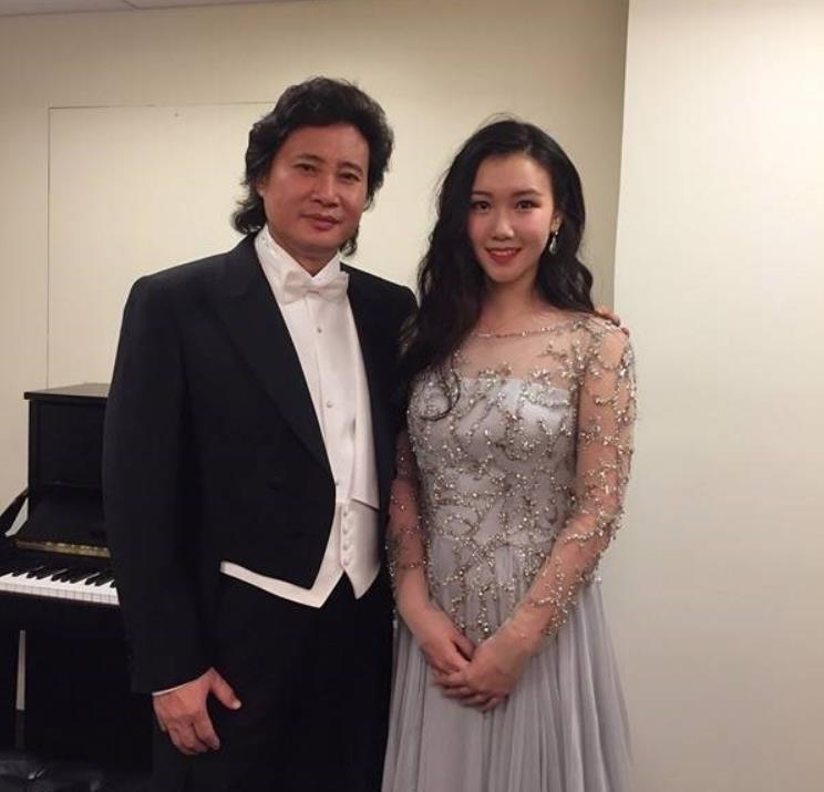 著名歌唱家戴玉强落魄时在工地搬砖妻子一番话让他找回自信