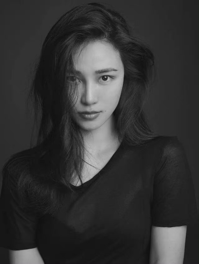 陈漫顶流摄影师被怒批用艺术为幌子迎合西方审美不可取