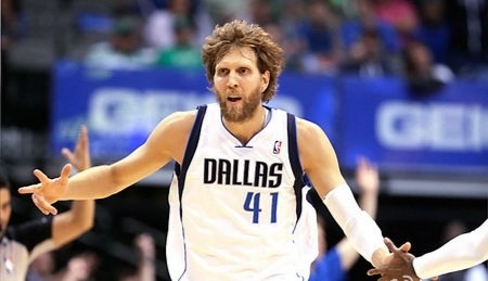 生涯中都身穿41号球衣,从那以后,独行侠再也没有其他球员穿过这一号码