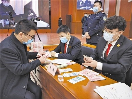 11月18日上午,全国法院执行案款集中发放日活动重庆分会场启动,重庆45