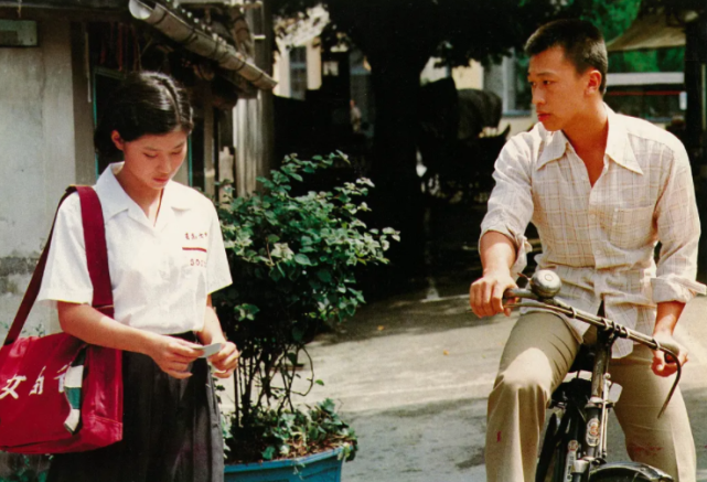 侯孝贤的童年把悲伤填满