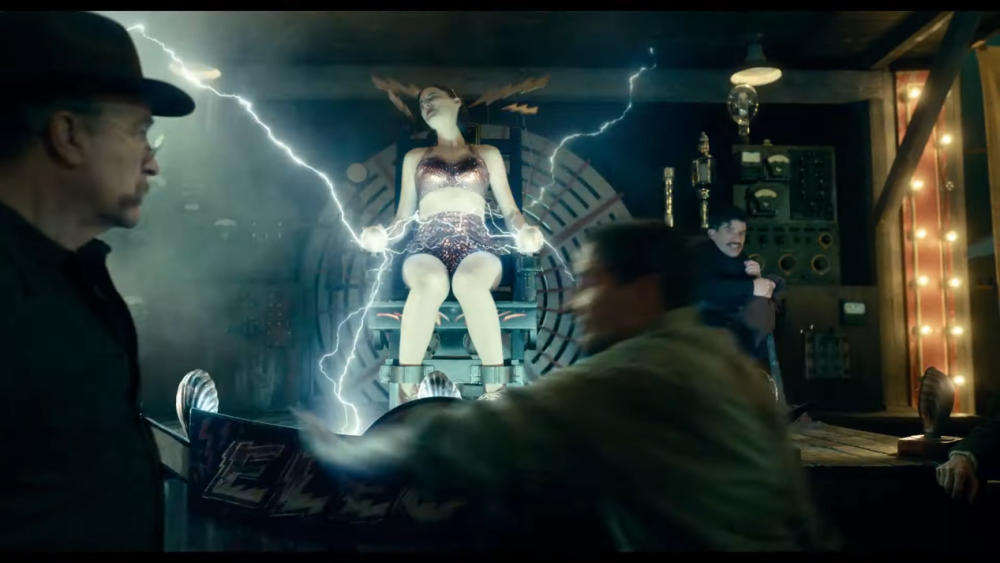 水形物语导演冲奥力作玉面情魔画风诡异大美女鲁妮被绑电椅