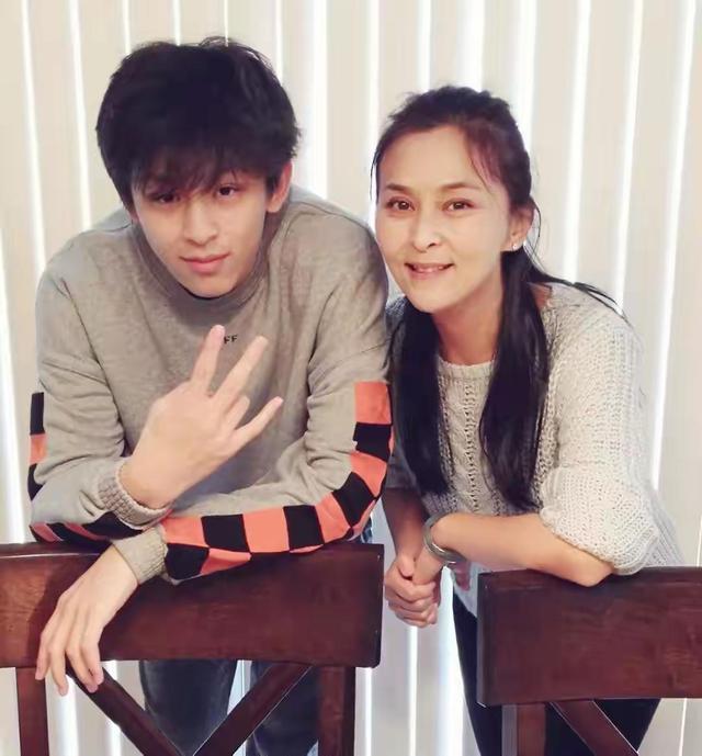 黄志忠：与何音共苦后离婚，和柯蓝同甘9年不婚，全力弥补儿子