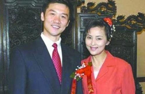 黄志忠：与何音共苦后离婚，和柯蓝同甘9年不婚，全力弥补儿子