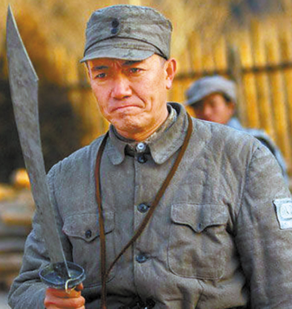 《亮剑》中李云龙只比陈赓低一级,为何55年评衔,军衔差了三档?