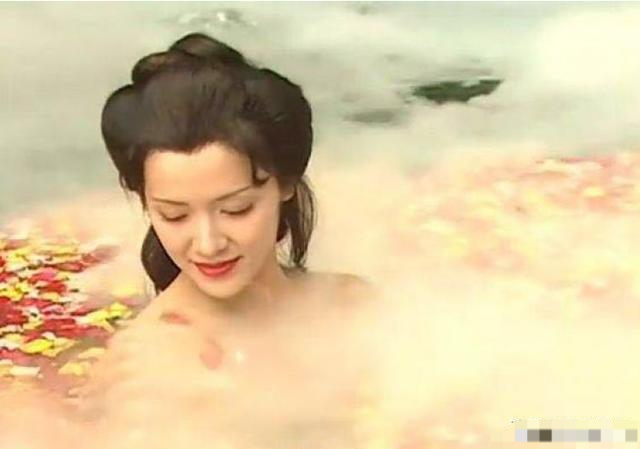 杨玉环体胖,夏日酷热难耐,唐玄宗如何帮她降温?口中必定要含一物