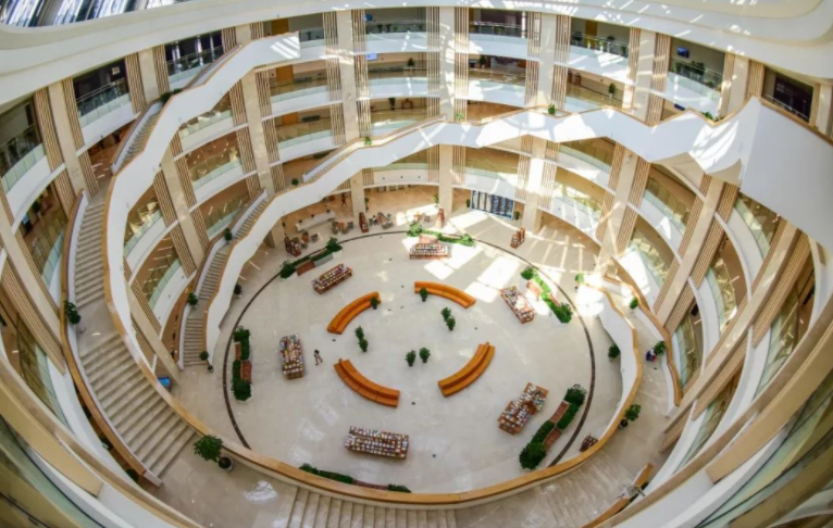 厦门市图书馆集美新馆(林志杰/摄)据统计,全省已建成公共图书馆94家