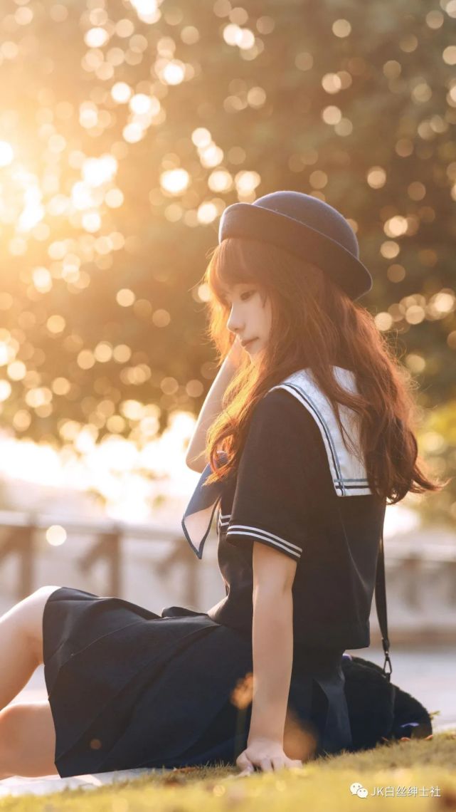 jk少女柔光下的思念