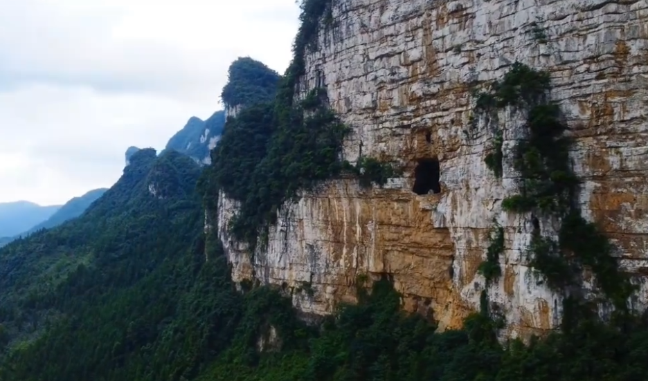 探寻织金四方洞悬崖绝壁上的土匪洞八县游击总指挥李名山藏身于此