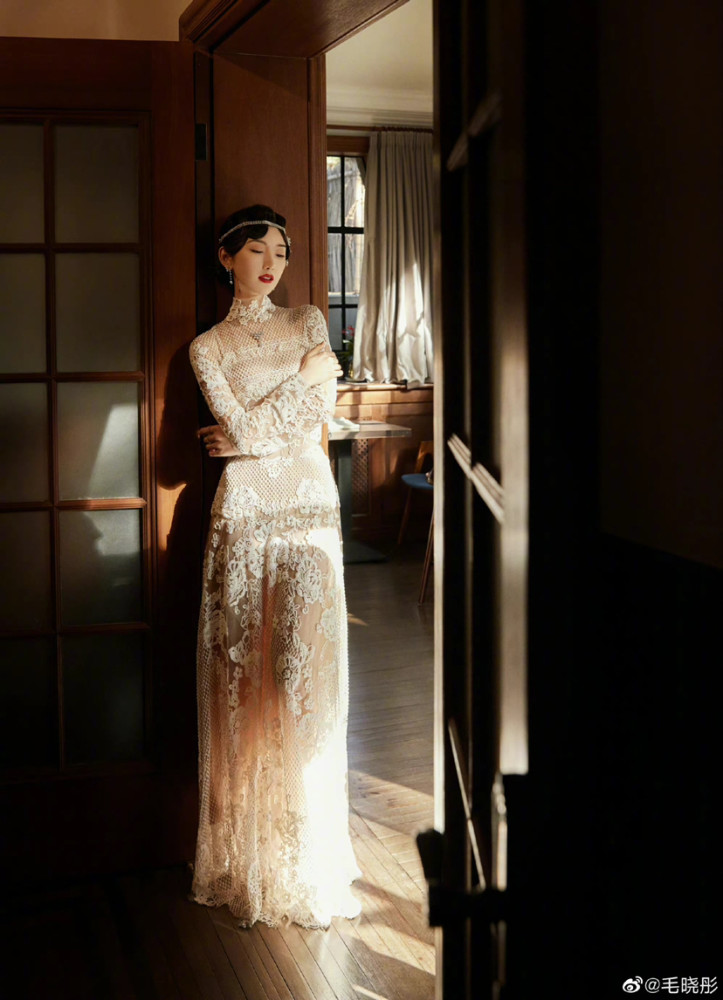 民国风造型的毛晓彤,气质优雅高贵
