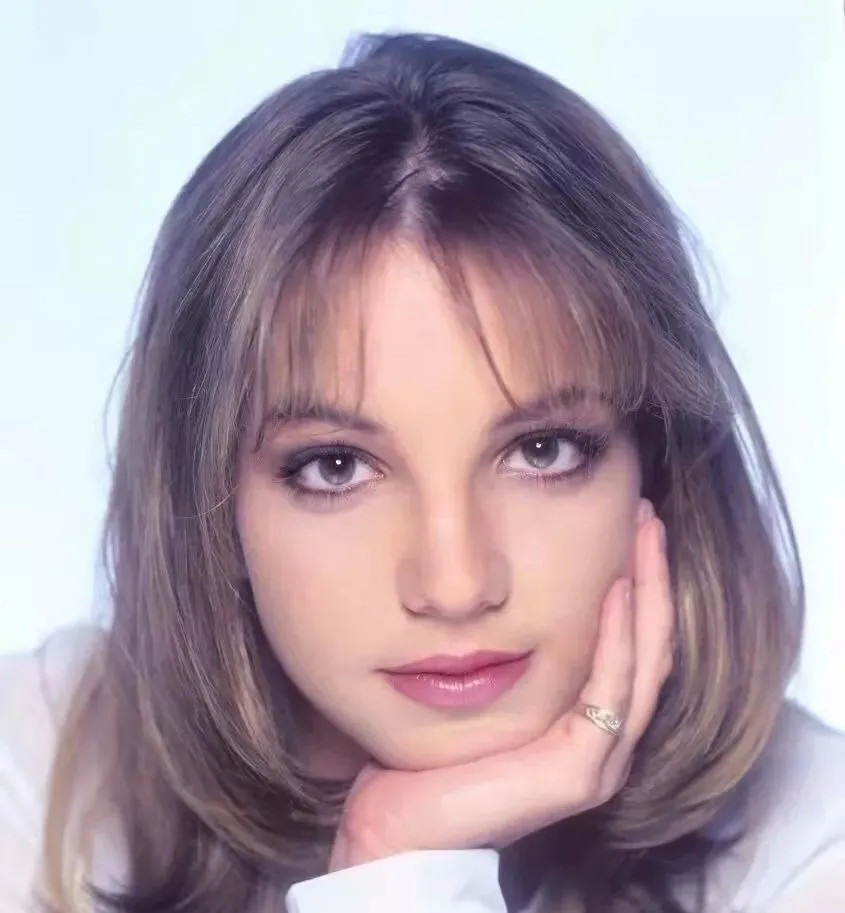 风靡全球的"美式甜心",布兰妮的颜到底有多美?_腾讯新闻