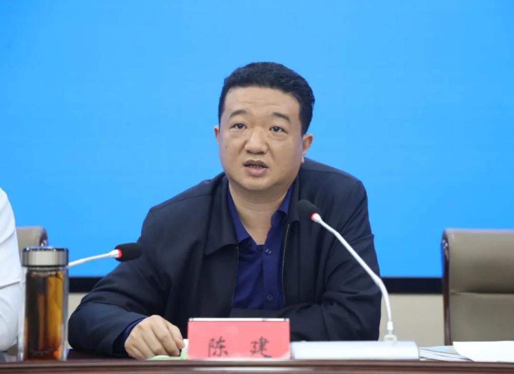 市委常委,政法委书记陈建,区委书记冯祥利出席并讲话,区长庄炳强主持.