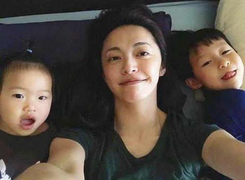 有种"偏心"叫姚晨儿女的颜值,上帝忘记了儿子,却吻了女儿的脸