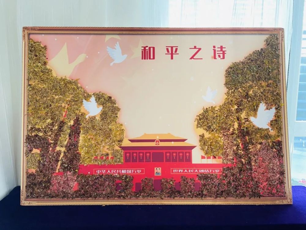 用万片树叶艺术再现建党百年峥嵘岁月,记录中国在党的带领下发生翻天