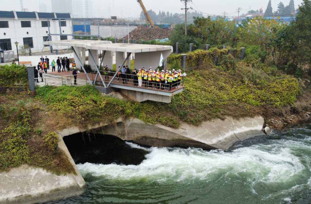 记者了解到,目前汉西污水处理厂的尾水排放 标准已经达到 一级a.