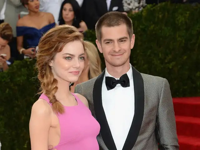 三代蜘蛛侠同框这次的彼得帕克能抓住女友的手吗