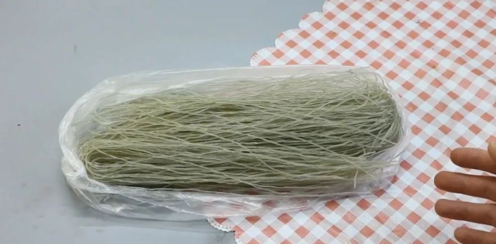 我们想要简单的辨别红薯粉条也是有方法的.