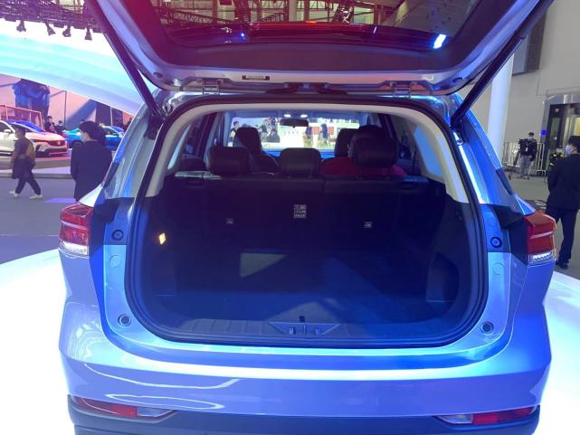 长安欧尚x7 plus 后备箱