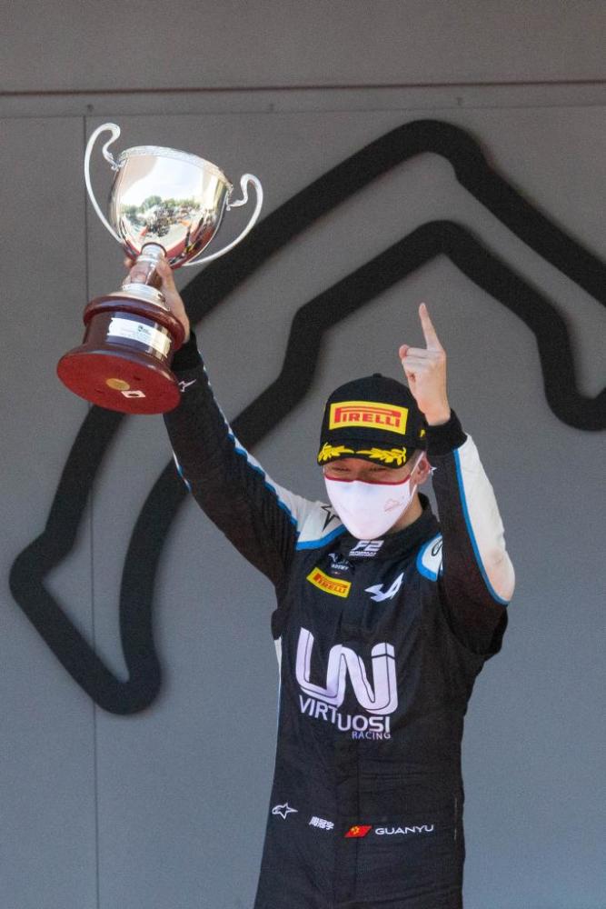 帅就还这么有才11岁留学英国22岁上海小哥成首位f1中国车手