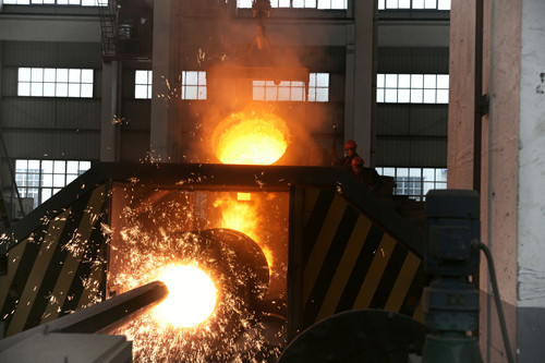 什么是爆炸成型一声巨响锥形铁罐变圆球成型工艺告诉你原理