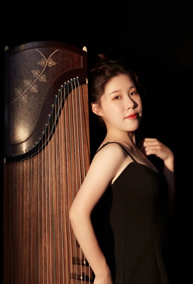 迎艺术指导:王明洁理论导师:谷杰 教授  徐烨 副教授专业导师:尹璐 副