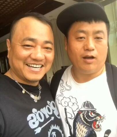 这时,得知消息的李宝敏的徒弟们,也赶来了,就配合师父控制住张家豪和
