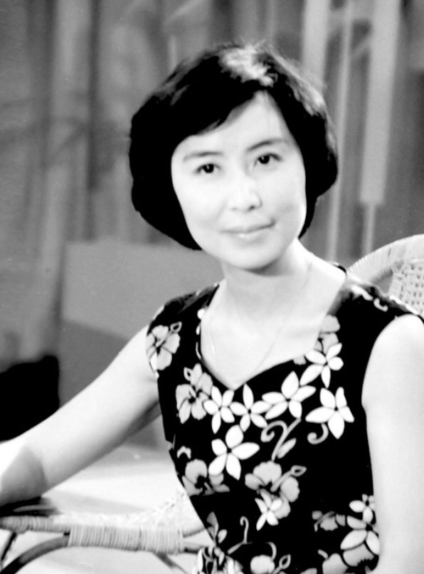 小辰真名陈佩英,早在1964年就进入上海电视台任播音员.