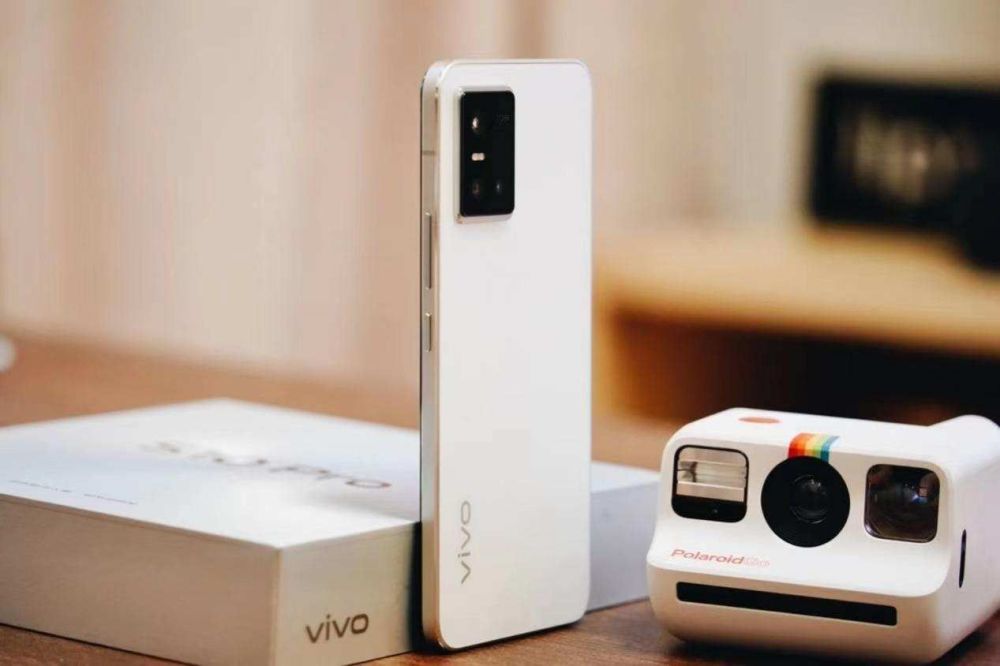 双柔光灯只是单纯的提升亮度vivos10pro暗光自拍测试