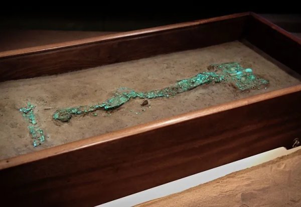 二里头夏都遗址博物馆"绿松石龙形器"复制品11月18日记者从省文物局