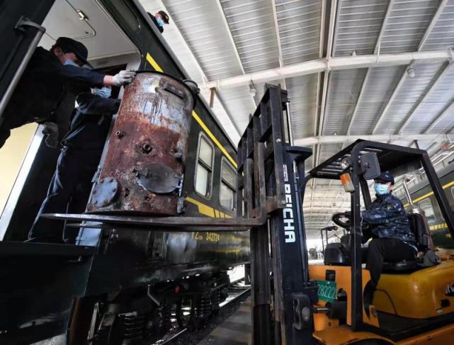 加强了日常检修和段修,确保燃煤取暖锅炉状态良好,对燃煤茶炉重点检修