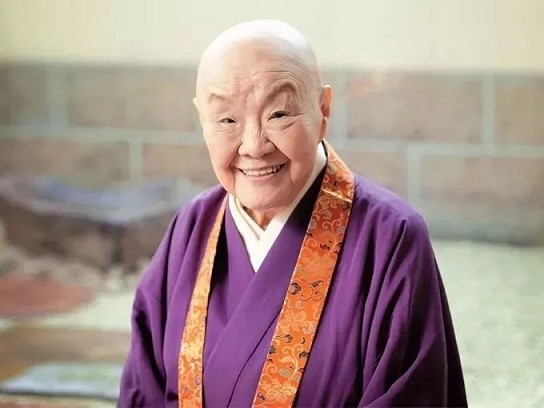 98岁日本尼姑喝酒吃肉,沉迷于男色,她的人生到底有多彪悍?