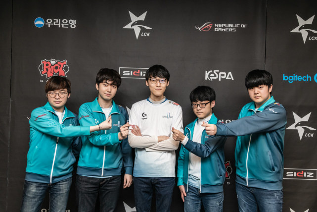 lck三大战队新赛季阵容已敲定,唯有t1还在反复横跳,极有可能连faker都