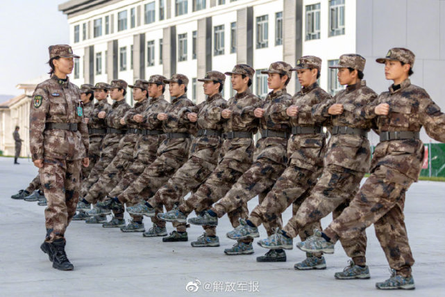 戳图,看新兵团女兵训练