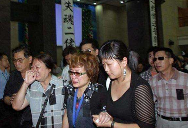 在戏里,康祈宗是最为幽默的一位角色;在戏外,郭昶的身份也充当于"康家