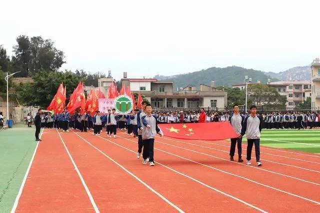 展赛场雄姿 竞健儿风流——莆田第十一中学举行第五届体育节暨第49届
