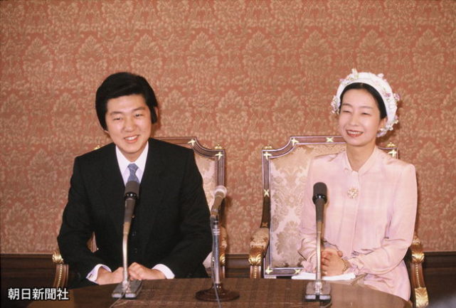 下嫁的日本皇室公主们 会多国语言的茶道里千家家元夫人千容子 百合子妃 高圆宫宪仁 近卫甯子 真子 千宗室