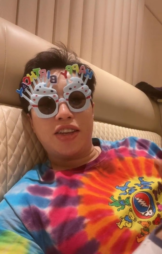 德云社烧饼晒娃正脸,3岁儿子长开后像学霸老婆,肉脸消失好呆萌