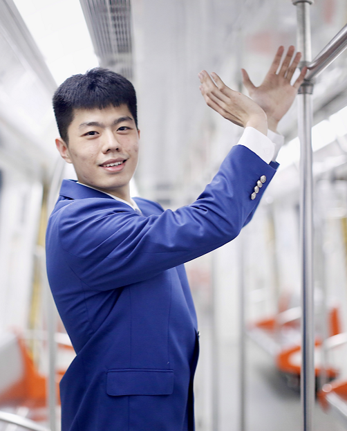 高颜值酷哥甜妹明天杭州地铁司机跑酷天团带你地下游杭州