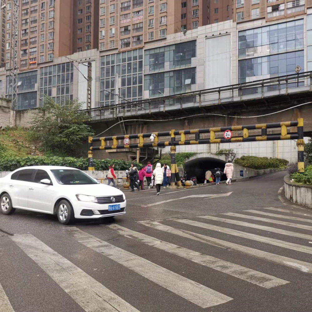 打通道路微循环花溪大道太慈桥路段治堵新招有效果