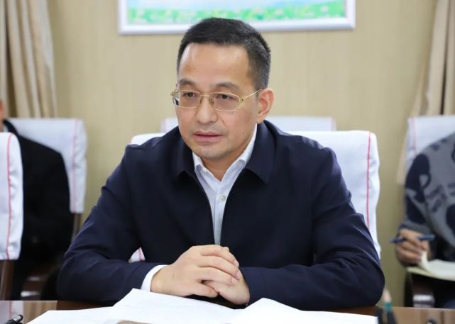 李斌到七师胡杨河市人民群众来访接待中心接访