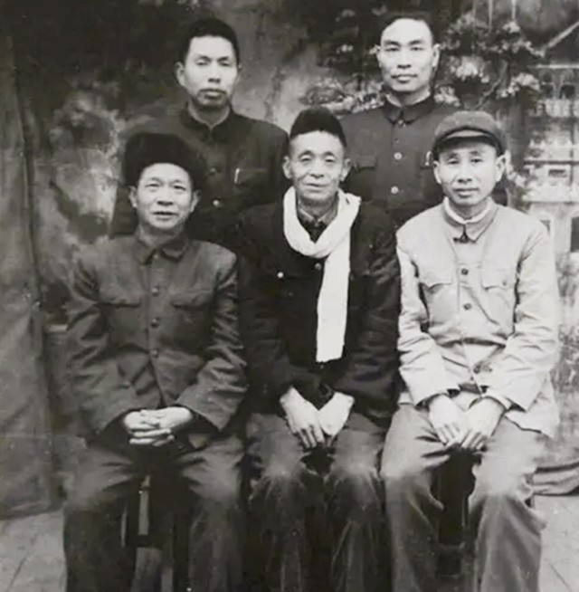 朱家胜开国少将去县城出差为省钱只住6人间