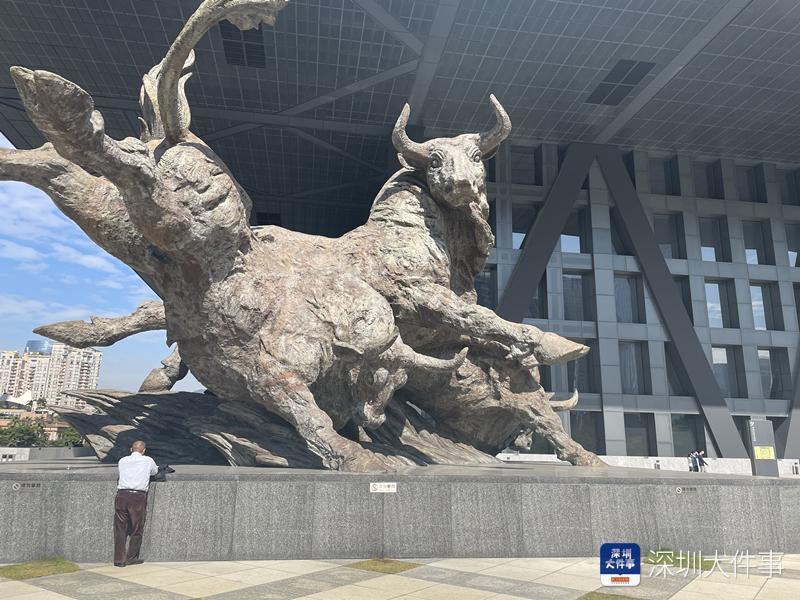 牛雕像当然是更受股民欢迎.