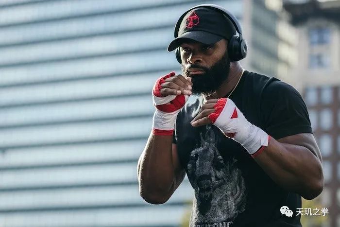 【ufc】解说也疯狂!明年跨界对阵"面粉"泰伦·伍德利!_腾讯新闻