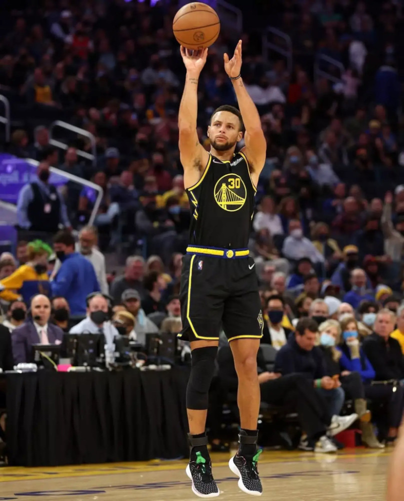 得分 NBA：库里职业生涯每个赛季总得分及命中率一览，命中率一直都不错