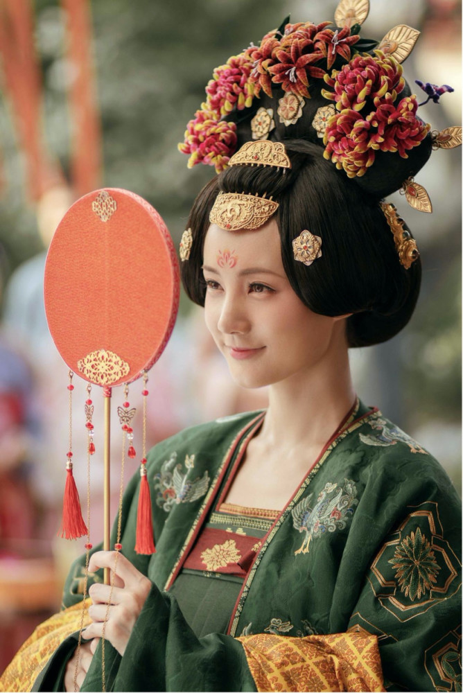 谁说绿色尴尬,这6位绿嫁衣太经典,有人气场强大,有人娇羞温柔