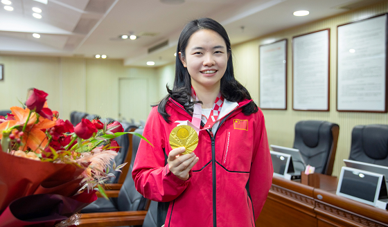 努力拼搏再创佳绩市委书记朱洪武会见我市东京残奥会冠军蒋芬芬