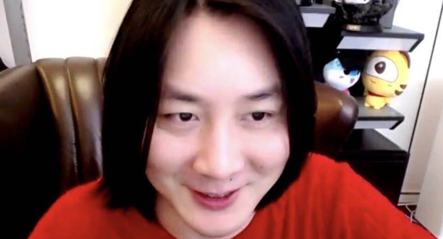 张大仙解说自家战队比赛被气傻！人瘫在椅子上不想直播_腾讯新闻