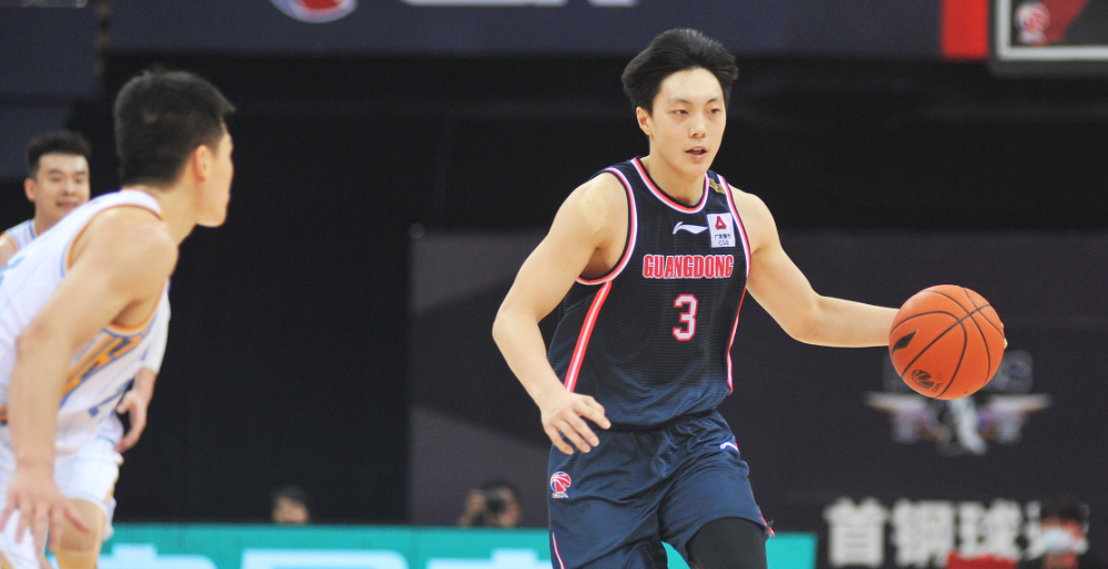 国家队 CBA3消息：胡明轩住院治疗，齐麟退出国家队，队友送周琦响亮新绰号
